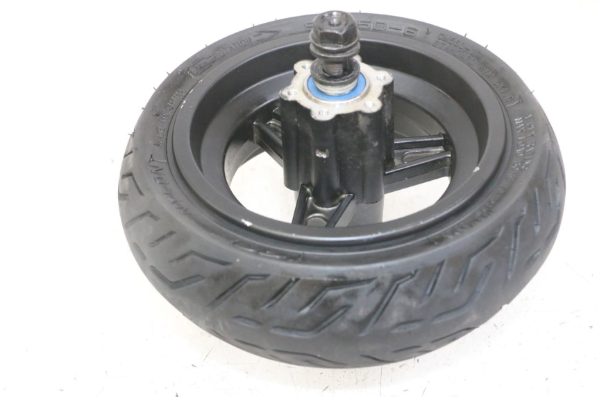 photo de OBRĘCZ PRZEDNIA I OPONA NAMI STELLAR 1 - Zbliżenie techniczne