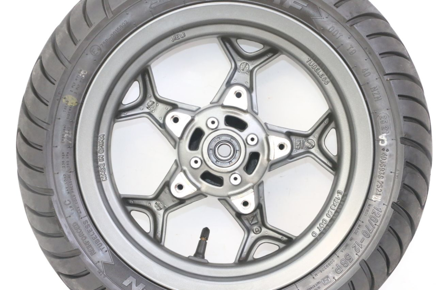 photo de OBRĘCZ PRZEDNIA I OPONA APRILIA SXR 50 (2021 - 2023) - Oznaczenia i referencje