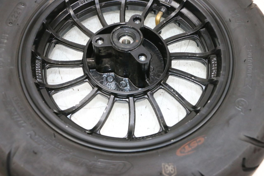 photo de OBRĘCZ PRZEDNIA I OPONA NECO TEMPO 4T 50 (2022 - 2026) - Zoom stanu zużycia