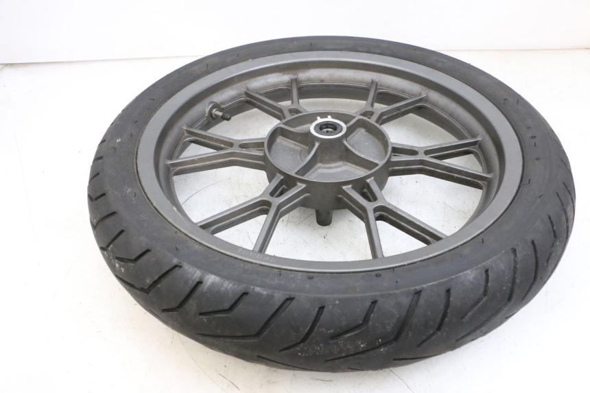 photo de OBRĘCZ PRZEDNIA I OPONA KSR TR SM 50 (2015 - 2018) - Zbliżenie techniczne