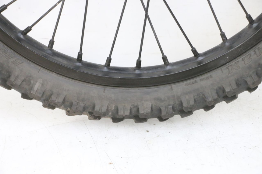 photo de OBRĘCZ PRZEDNIA I OPONA YAMAHA TTR 125 (2000 - 2020) - Szczegóły charakterystyczne