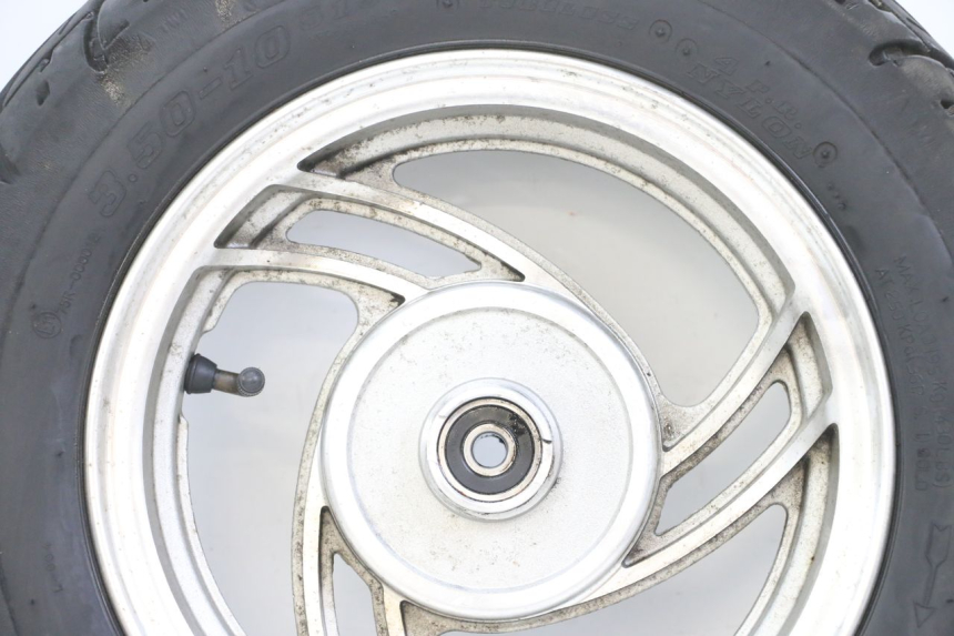 photo de OBRĘCZ PRZEDNIA I OPONA PEUGEOT V-CLIC VCLIC 50 (2007 - 2013) - Zoom stanu zużycia