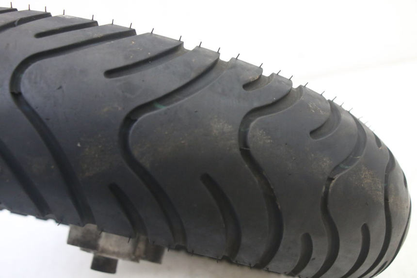 photo de OBRĘCZ PRZEDNIA I OPONA PEUGEOT VIVACITY NEW 2T 50 (2008 - 2017) - Zbliżenie komponentów