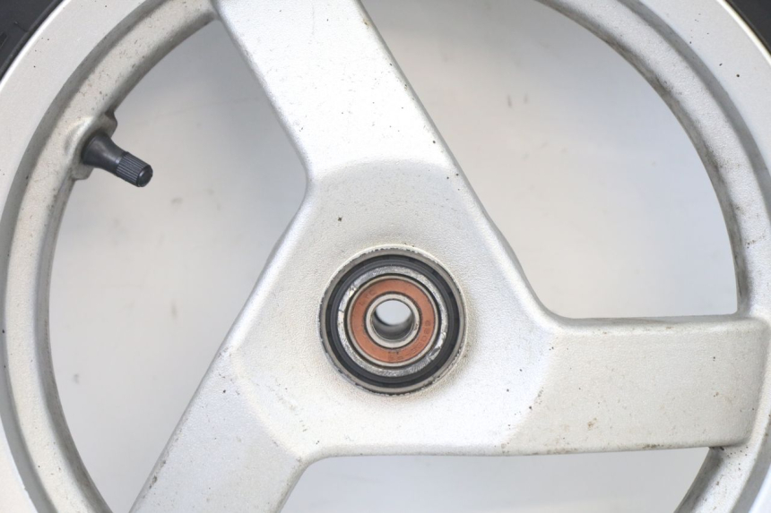 photo de OBRĘCZ PRZEDNIA I OPONA PEUGEOT VIVACITY NEW 2T 50 (2008 - 2017) - Zbliżenie techniczne