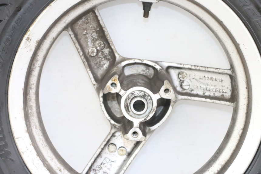 photo de OBRĘCZ PRZEDNIA I OPONA PEUGEOT VIVACITY NEW 2T 50 (2008 - 2017) - Widok z bliska