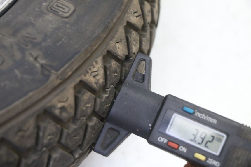 photo de OBRĘCZ PRZEDNIA I OPONA MBK WAAP 125 (2008 - 2013) - Widok z bliska