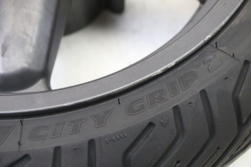 photo de OBRĘCZ PRZEDNIA I OPONA YAMAHA X-MAX XMAX 125 (2010 - 2013) - Szczegóły charakterystyczne