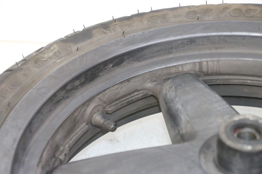 photo de OBRĘCZ PRZEDNIA I OPONA YAMAHA X-MAX XMAX 125 (2010 - 2013) - Widok z bliska