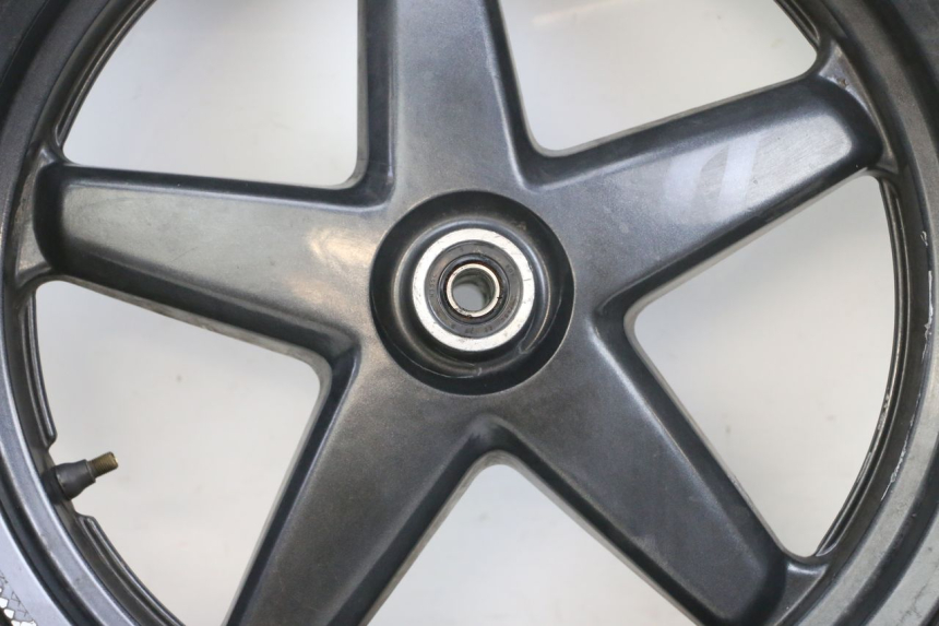 photo de OBRĘCZ PRZEDNIA I OPONA YAMAHA XMAX X-MAX 125 (2006 - 2009) - Struktura - zbliżenie