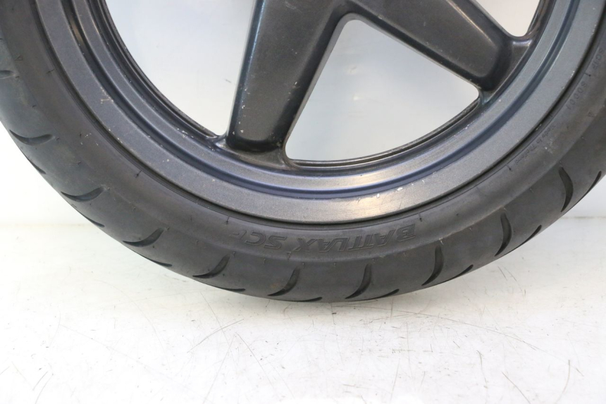 photo de OBRĘCZ PRZEDNIA I OPONA YAMAHA XMAX X-MAX 125 (2006 - 2009) - Kontrola wizualna