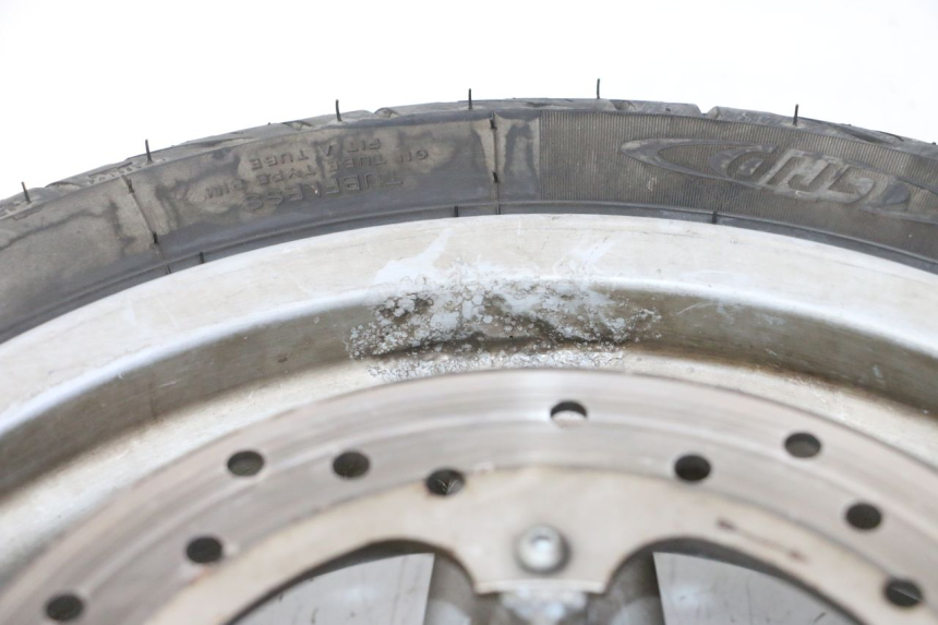 photo de OBRĘCZ PRZEDNIA I OPONA PIAGGIO X9 EVOLUTION 125 (2003 - 2007) - Zbliżenie komponentów