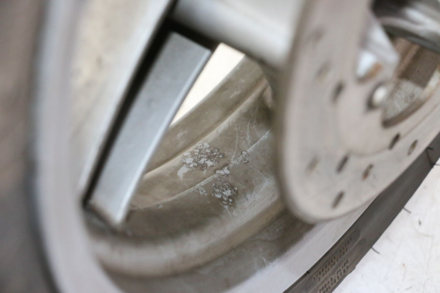 photo de OBRĘCZ PRZEDNIA I OPONA PIAGGIO X9 EVOLUTION 125 (2003 - 2007) - Punkty mocowania