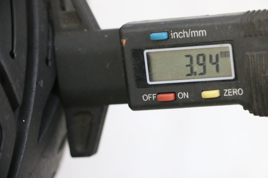 photo de OBRĘCZ PRZEDNIA I OPONA PIAGGIO XEVO - X EVO 125 (2007 - 2017) - Zoom stanu zużycia