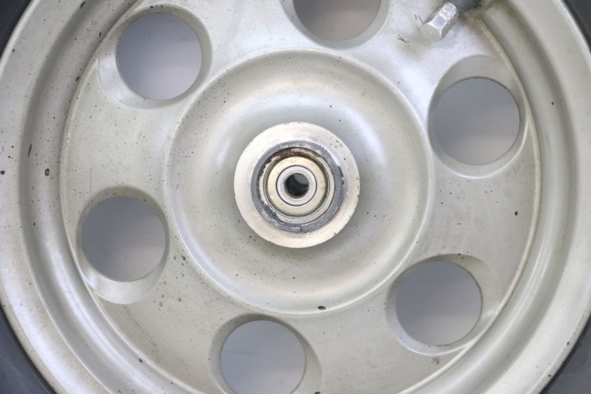 photo de OBRĘCZ PRZEDNIA I OPONA YAMAHA BW'S NG NEXT GENERATION 50 (1996 - 2003) - Widok z bliska