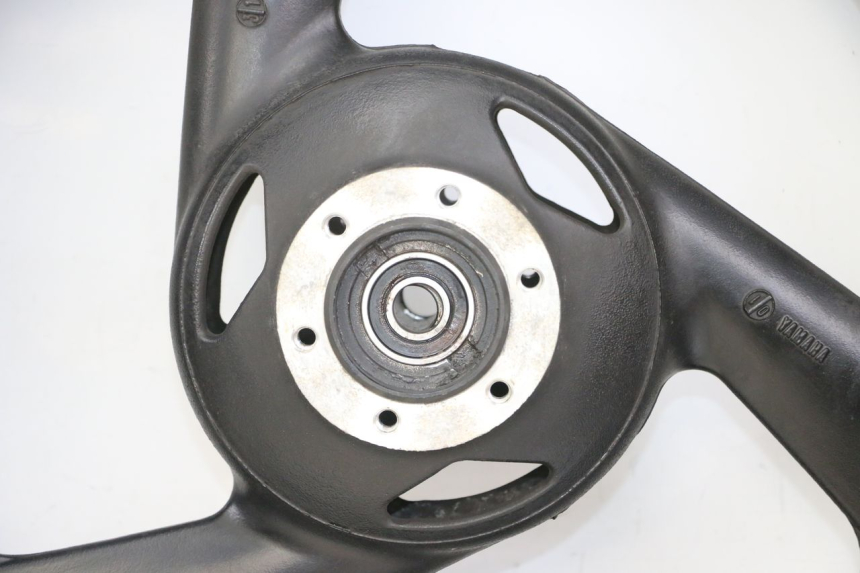 photo de OBRĘCZ PRZEDNIA I OPONA YAMAHA FZS FAZER 600 (2001 - 2003) - Widok z bliska