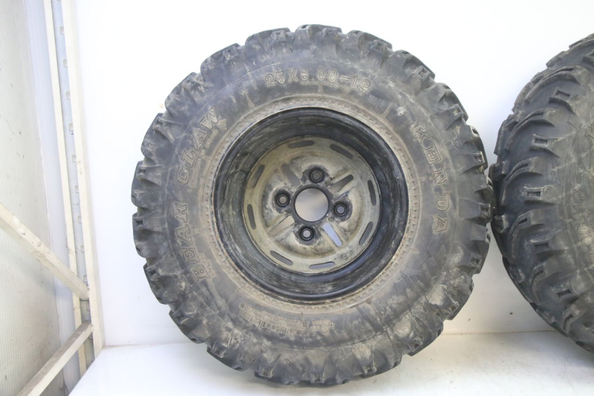 photo de OBRĘCZ PRZEDNIA I OPONA YAMAHA YFM BRUIN 350 (2003 - 2009) - Szczegół części