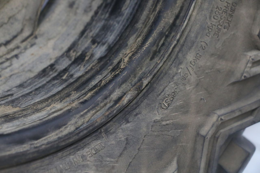 photo de OBRĘCZ PRZEDNIA I OPONA YAMAHA YFM GRIZZLY 550 (2008 - 2015) - Struktura - zbliżenie