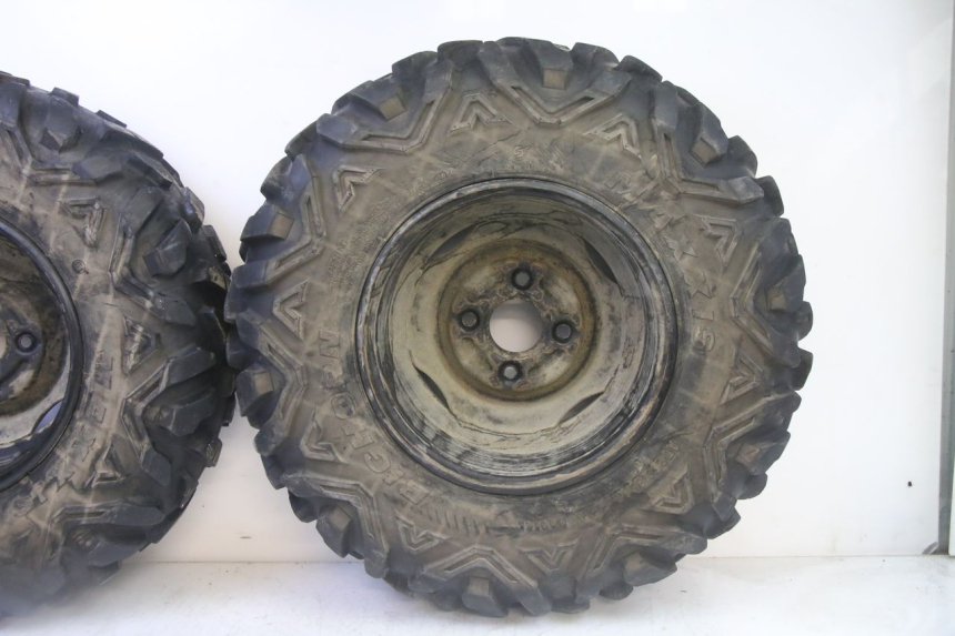 photo de OBRĘCZ PRZEDNIA I OPONA YAMAHA YFM GRIZZLY 550 (2008 - 2015) - Alternatywny kąt