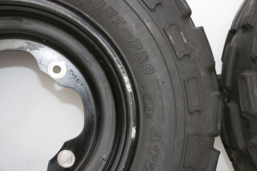 photo de OBRĘCZ PRZEDNIA I OPONA YAMAHA YFM R RAPTOR 250 (2008 - 2014) - Zbliżenie komponentów