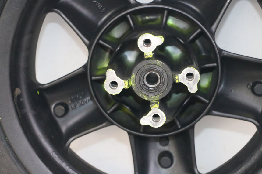 photo de OBRĘCZ PRZEDNIA I OPONA YAMAHA YP MAJESTY 125 (2002 - 2006) - Szczegóły charakterystyczne