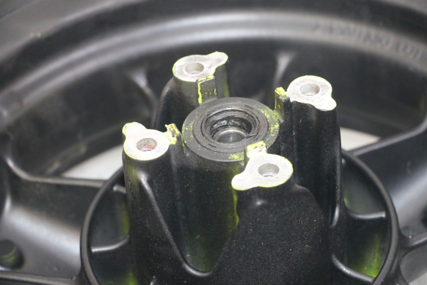 photo de OBRĘCZ PRZEDNIA I OPONA YAMAHA YP MAJESTY 125 (2002 - 2006) - Widok ogólny