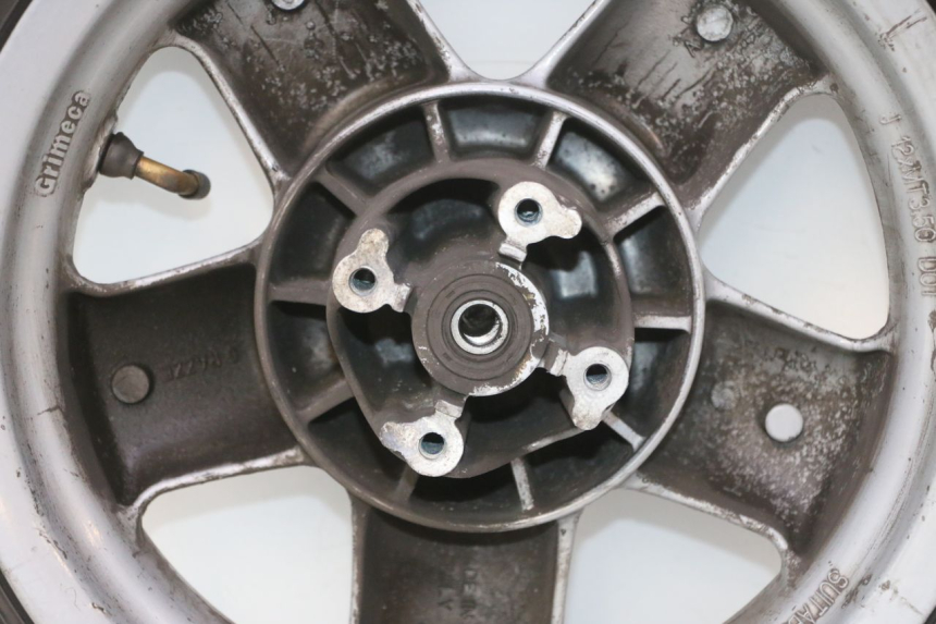 photo de OBRĘCZ PRZEDNIA I OPONA YAMAHA YP MAJESTY 125 (1998 - 2001) - Zbliżenie komponentów