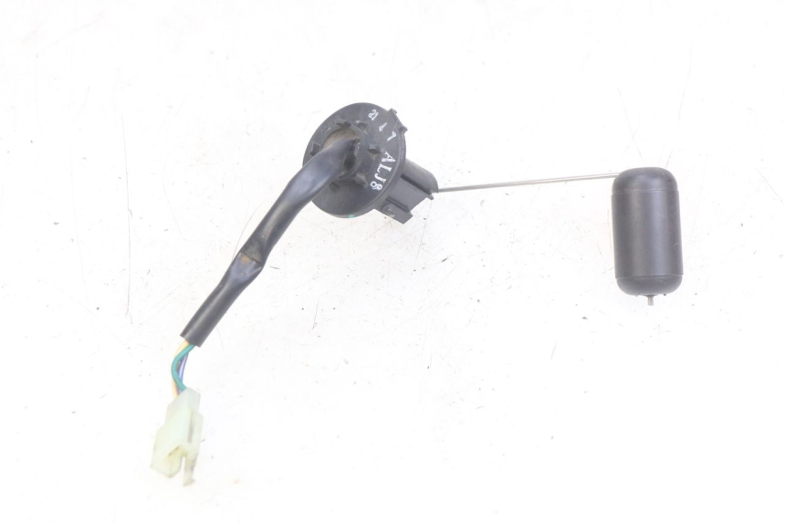 photo de WSKAŹNIK POZIOMU PALIWA W ZBIORNIKU KYMCO AGILITY 16+ 4T 50 (2018 - 2023) - Zbliżenie techniczne