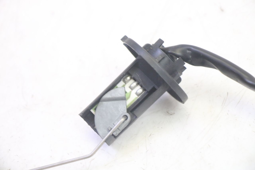 photo de WSKAŹNIK POZIOMU PALIWA W ZBIORNIKU KYMCO AGILITY 4T 50 (2018 - 2022) - Szczegół części