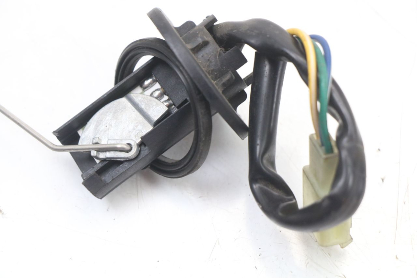 photo de WSKAŹNIK POZIOMU PALIWA W ZBIORNIKU KYMCO AGILITY CARRY 50 (2011 - 2020) - Inny kąt widzenia