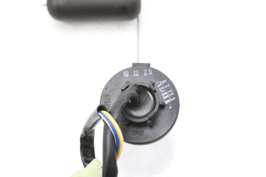 photo de WSKAŹNIK POZIOMU PALIWA W ZBIORNIKU KYMCO AGILITY NAKED RENOUVO 4T 50 (2018 - 2020) - Zbliżenie techniczne