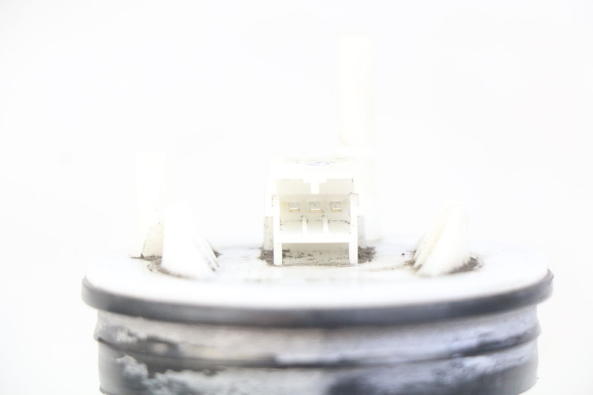 photo de WSKAŹNIK POZIOMU PALIWA W ZBIORNIKU APRILIA ATLANTIC 125 (2003 - 2009) - Inny kąt widzenia