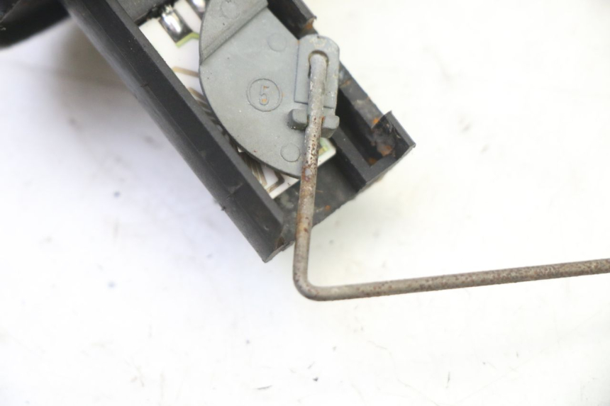 photo de WSKAŹNIK POZIOMU PALIWA W ZBIORNIKU MASH BIBOP 2T 50 (2013 - 2018) - Zoom stanu zużycia