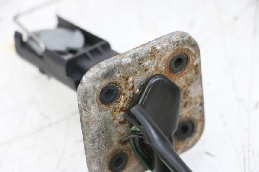 photo de WSKAŹNIK POZIOMU PALIWA W ZBIORNIKU MBK BOOSTER SPIRIT NAKED 50 (2004 - 2017) - Zbliżenie techniczne