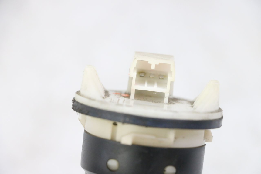 photo de WSKAŹNIK POZIOMU PALIWA W ZBIORNIKU PEUGEOT ELYSTAR 125 (2002 - 2007) - Inny kąt widzenia