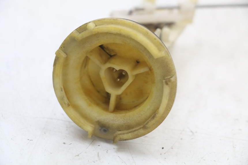 photo de WSKAŹNIK POZIOMU PALIWA W ZBIORNIKU PEUGEOT ELYSTAR 50 (2002 - 2014) - Zbliżenie techniczne