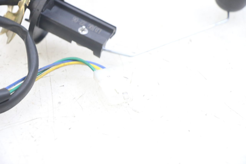 photo de WSKAŹNIK POZIOMU PALIWA W ZBIORNIKU JM MOTORS EVOLIS 4T 50 (2018 - 2022) - Inny kąt widzenia