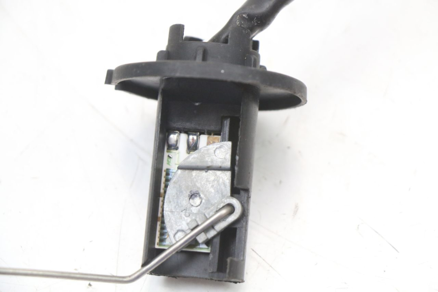 photo de WSKAŹNIK POZIOMU PALIWA W ZBIORNIKU SYM FIDDLE 2 50 (2008 - 2013) - Zbliżenie techniczne