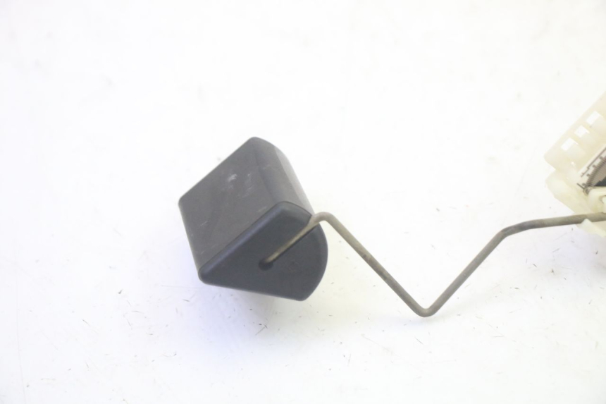 photo de WSKAŹNIK POZIOMU PALIWA W ZBIORNIKU YAMAHA FJR ABS 1300 (2006 - 2012) - Inny kąt widzenia