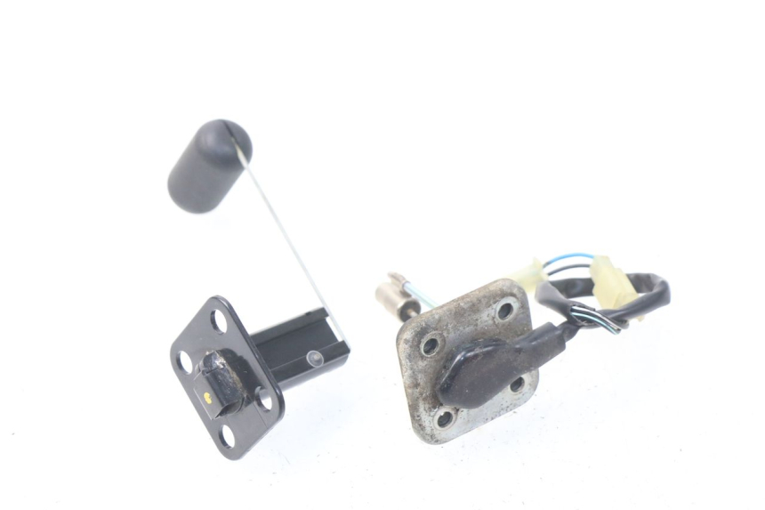 photo de WSKAŹNIK POZIOMU PALIWA W ZBIORNIKU PIAGGIO FLY IE 125 (2012 - 2017) - Zbliżenie techniczne