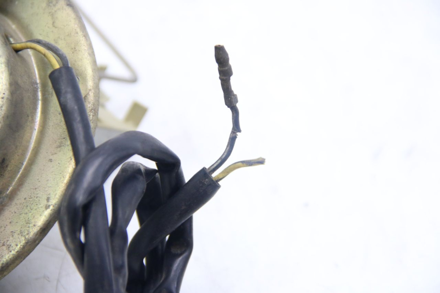 photo de WSKAŹNIK POZIOMU PALIWA W ZBIORNIKU SUZUKI GSX F GSXF 750 (1988 - 1998) - Inny kąt widzenia