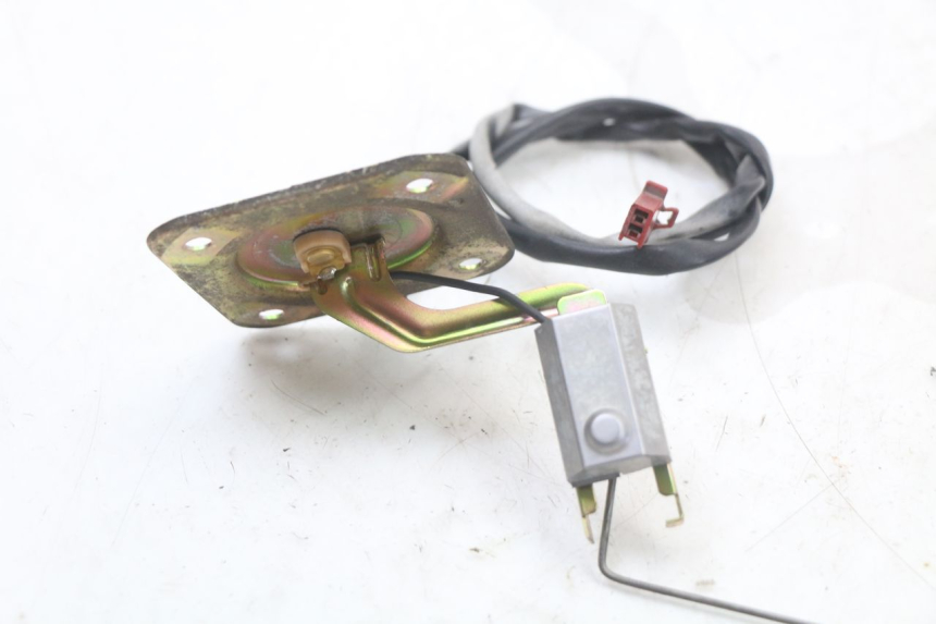 photo de WSKAŹNIK POZIOMU PALIWA W ZBIORNIKU HONDA CBR F 1000 (1993 - 1996) - Zbliżenie techniczne