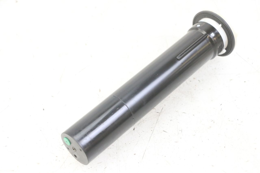 photo de WSKAŹNIK POZIOMU PALIWA W ZBIORNIKU PIAGGIO IE MP3 YOURBAN 300 (2011 - 2016) - Inny kąt widzenia