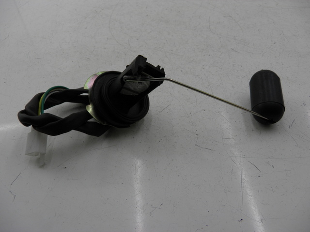 photo de WSKAŹNIK POZIOMU PALIWA W ZBIORNIKU JM MOTOR JULIA 50 (2010 - 2014) - Inny kąt widzenia