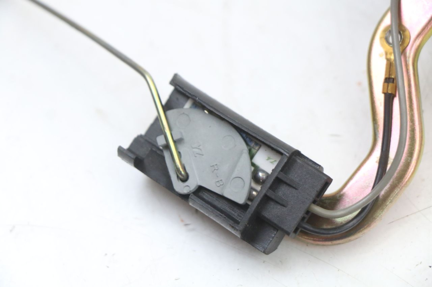 photo de WSKAŹNIK POZIOMU PALIWA W ZBIORNIKU PEUGEOT KISBEE 4T 50 (2018 - 2022) - Zbliżenie techniczne