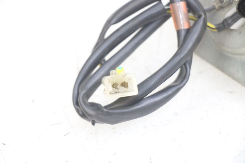 photo de WSKAŹNIK POZIOMU PALIWA W ZBIORNIKU PIAGGIO MEDLEY 125 (2016 - 2023) - Inny kąt widzenia