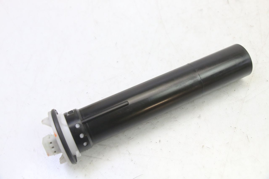 photo de WSKAŹNIK POZIOMU PALIWA W ZBIORNIKU PIAGGIO MP3 HPE 310 (2024 - 2025) - Zbliżenie techniczne