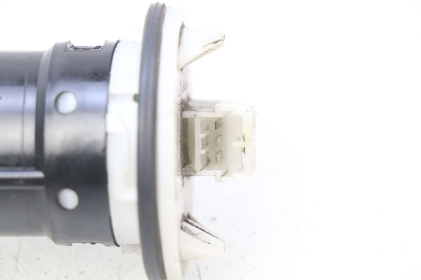 photo de WSKAŹNIK POZIOMU PALIWA W ZBIORNIKU PIAGGIO MP3 LT 300 (2010 - 2016) - Zbliżenie techniczne