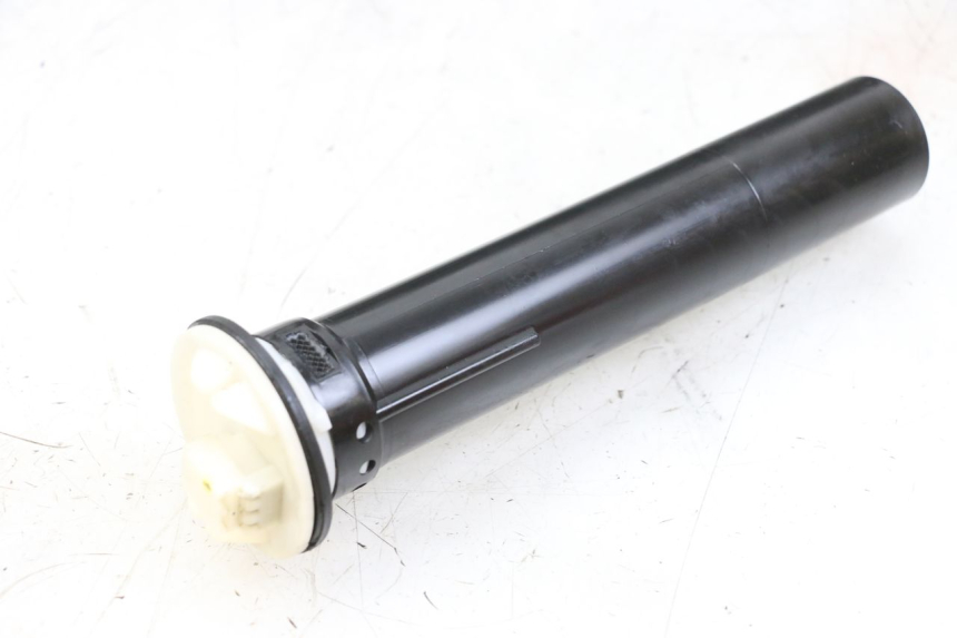 photo de WSKAŹNIK POZIOMU PALIWA W ZBIORNIKU PIAGGIO MP3 LT 400 (2007 - 2012) - Inny kąt widzenia