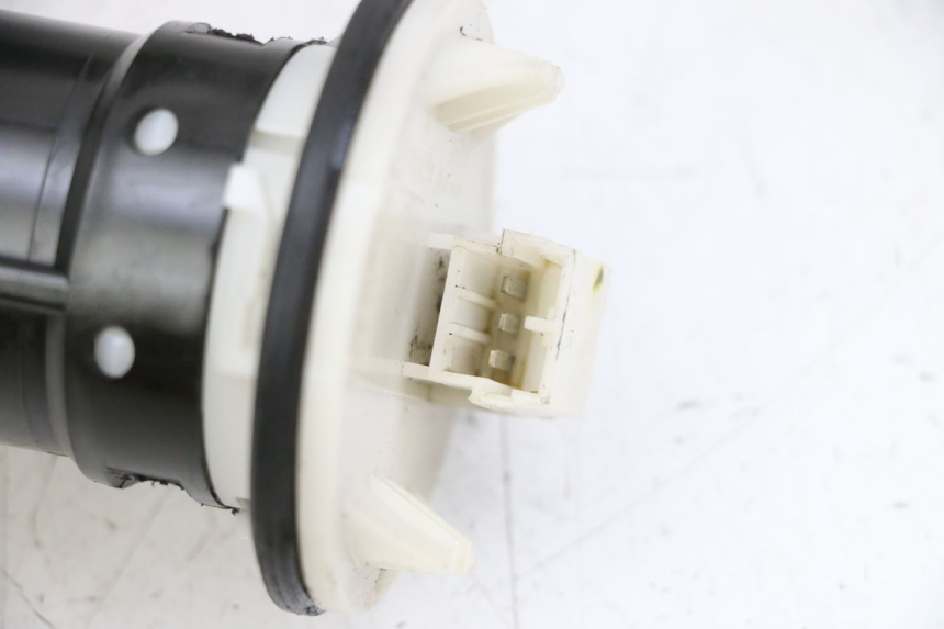 photo de WSKAŹNIK POZIOMU PALIWA W ZBIORNIKU PIAGGIO MP3 LT 400 (2007 - 2012) - Zbliżenie techniczne