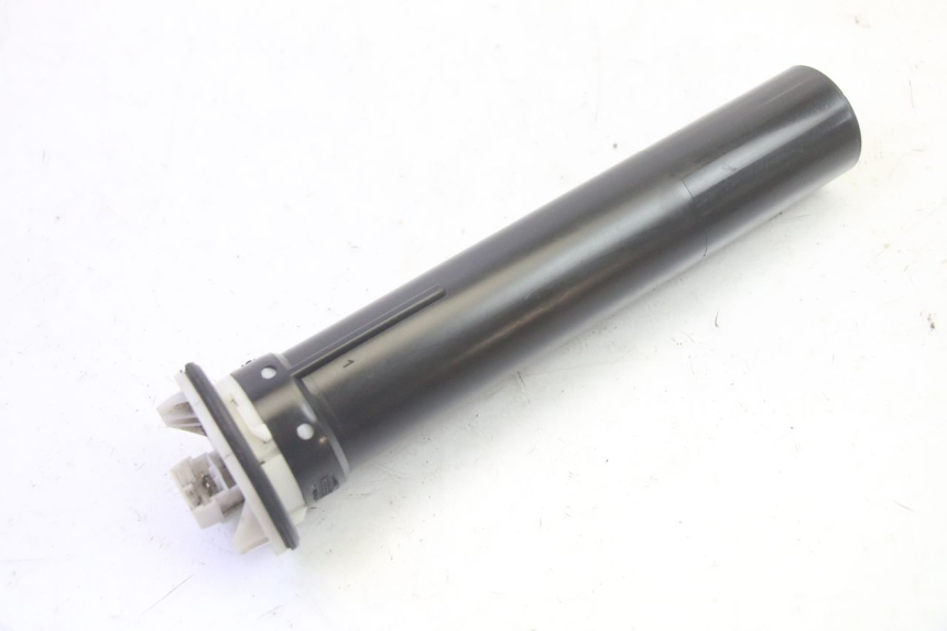 photo de WSKAŹNIK POZIOMU PALIWA W ZBIORNIKU PIAGGIO MP3 LT 400 (2007 - 2012) - Zbliżenie techniczne